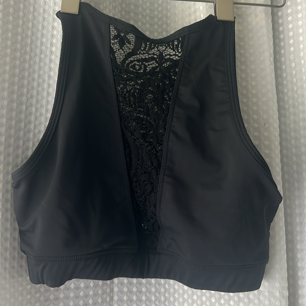 NWOT Onzie Sports Bra with lace detail in front and back middle